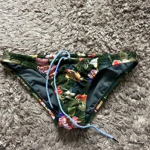 Jolyn Bali bottoms size small